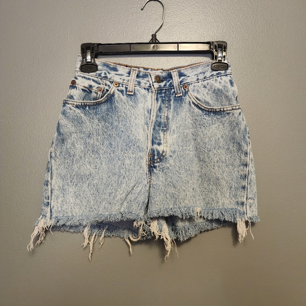 VTG 80's Levi's 501 cut off shorts size 24